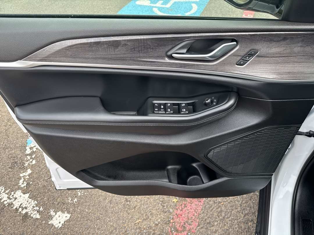 2024 Jeep Grand Cherokee Limited - Image 15