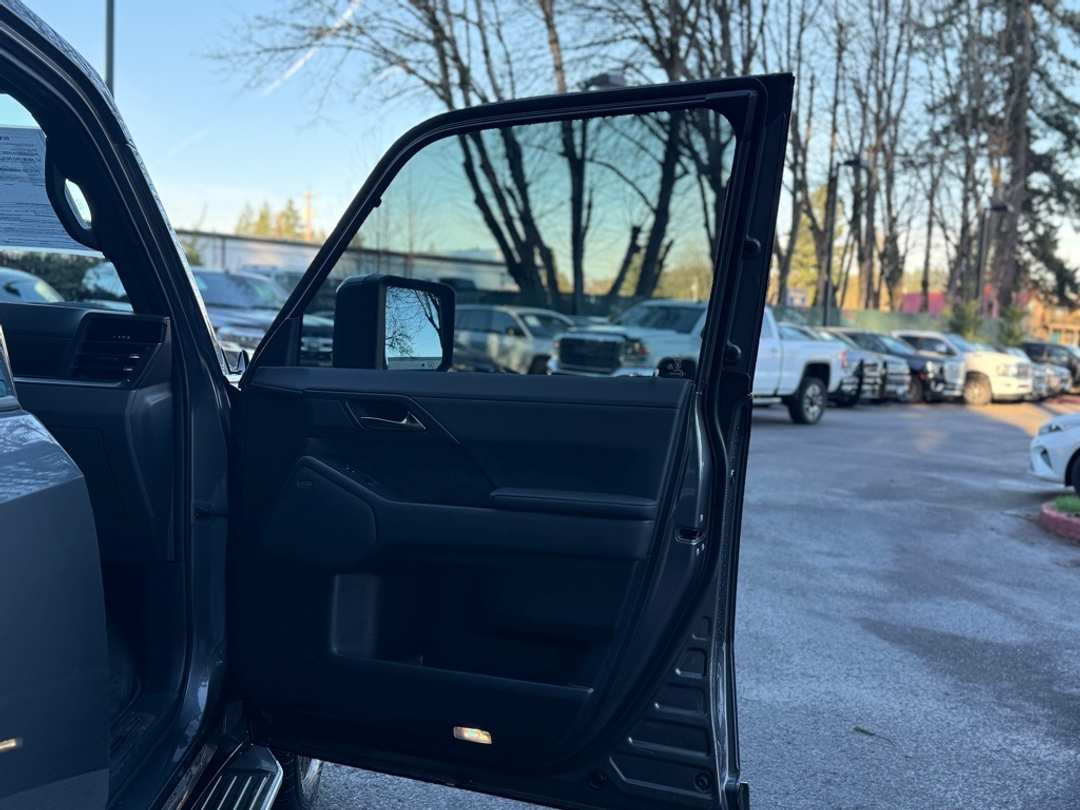 2024 Lexus GX 550 Luxury - Image 17