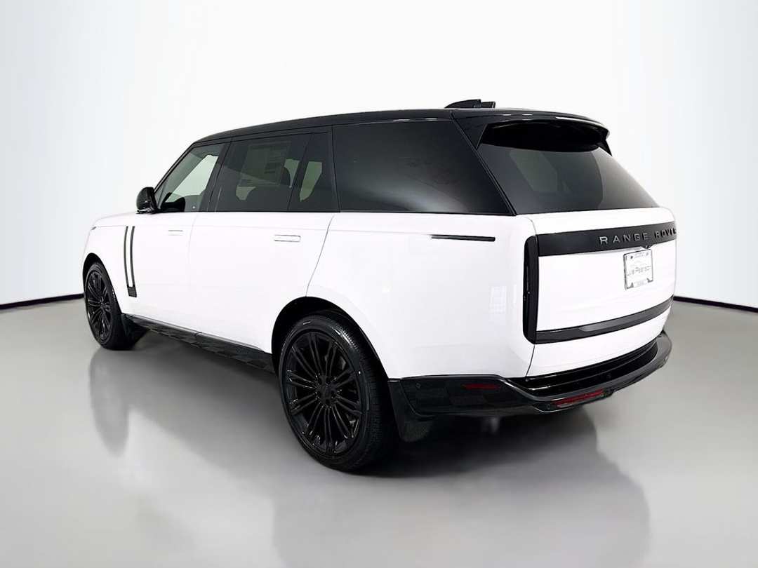 2026 Land Rover Range Rover SE - Image 3