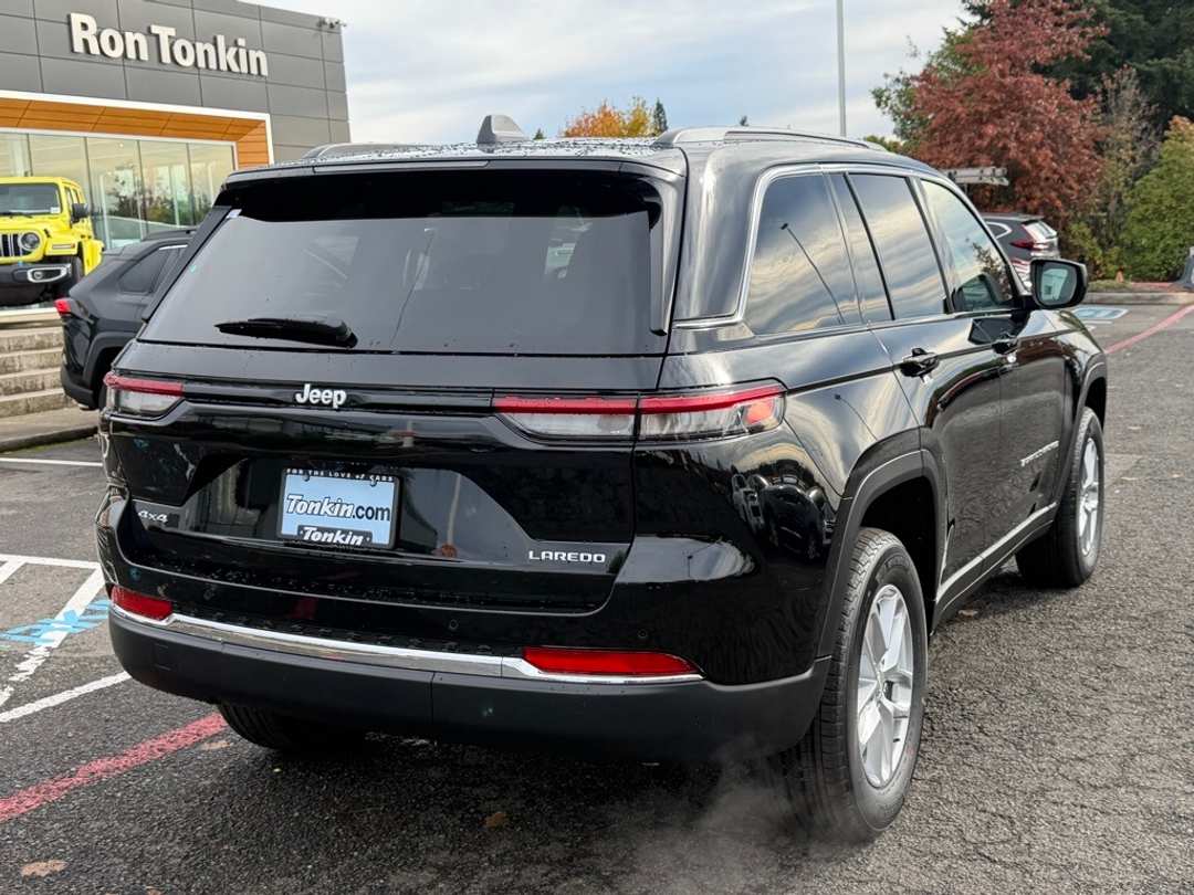 2025 Jeep Grand Cherokee Laredo X - Image 8
