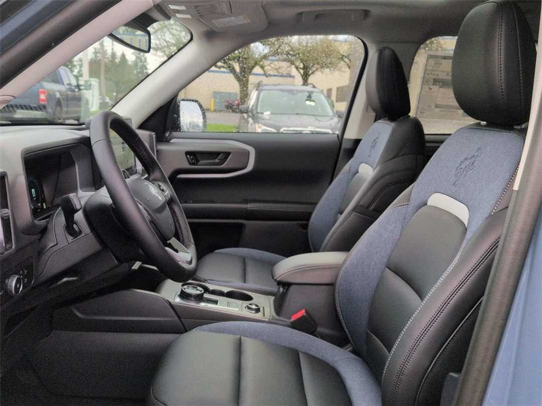 2025 Ford Bronco Sport Outer Banks - Image 13