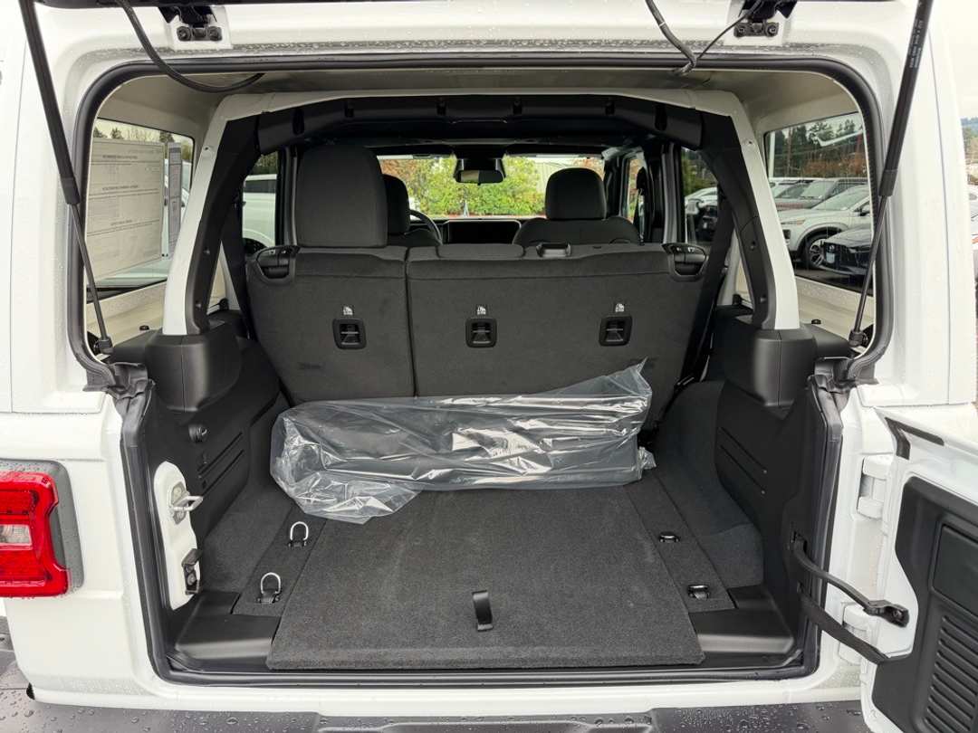 2026 Jeep Wrangler Rubicon - Image 11