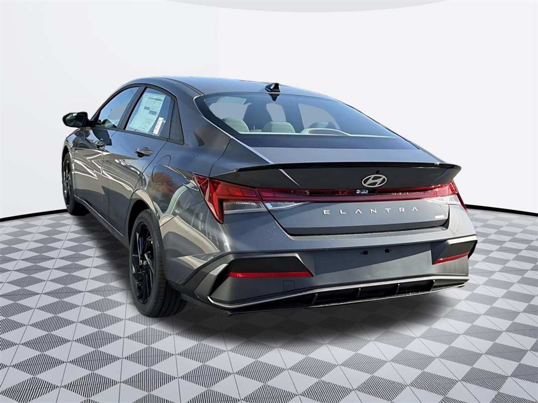 2026 Hyundai Elantra SEL Sport - Image 5