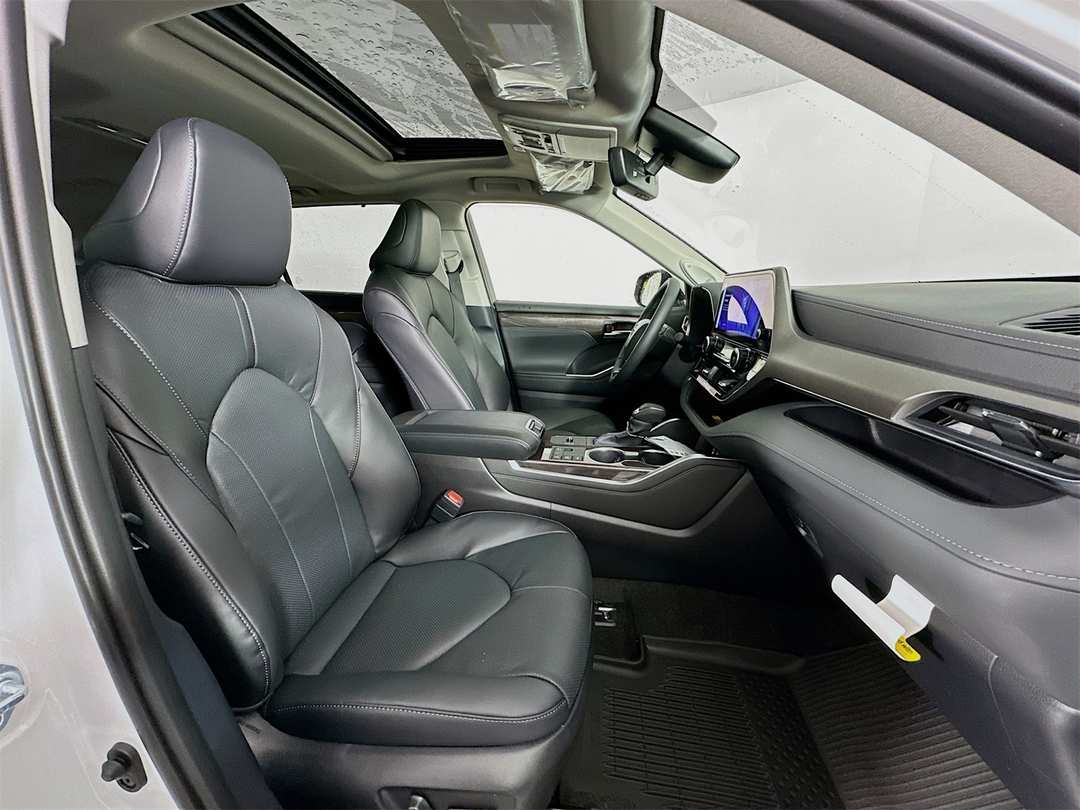 2026 Toyota Highlander Limited - Image 31