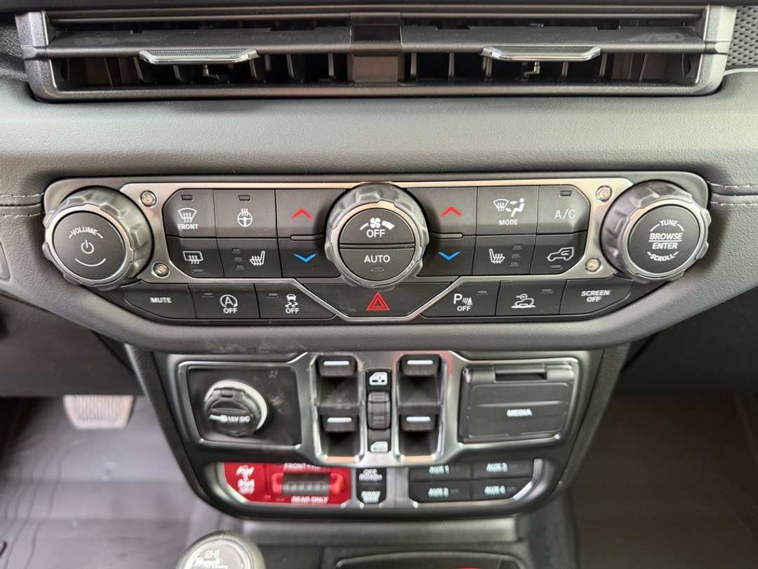 2026 Jeep Wrangler Rubicon - Image 23