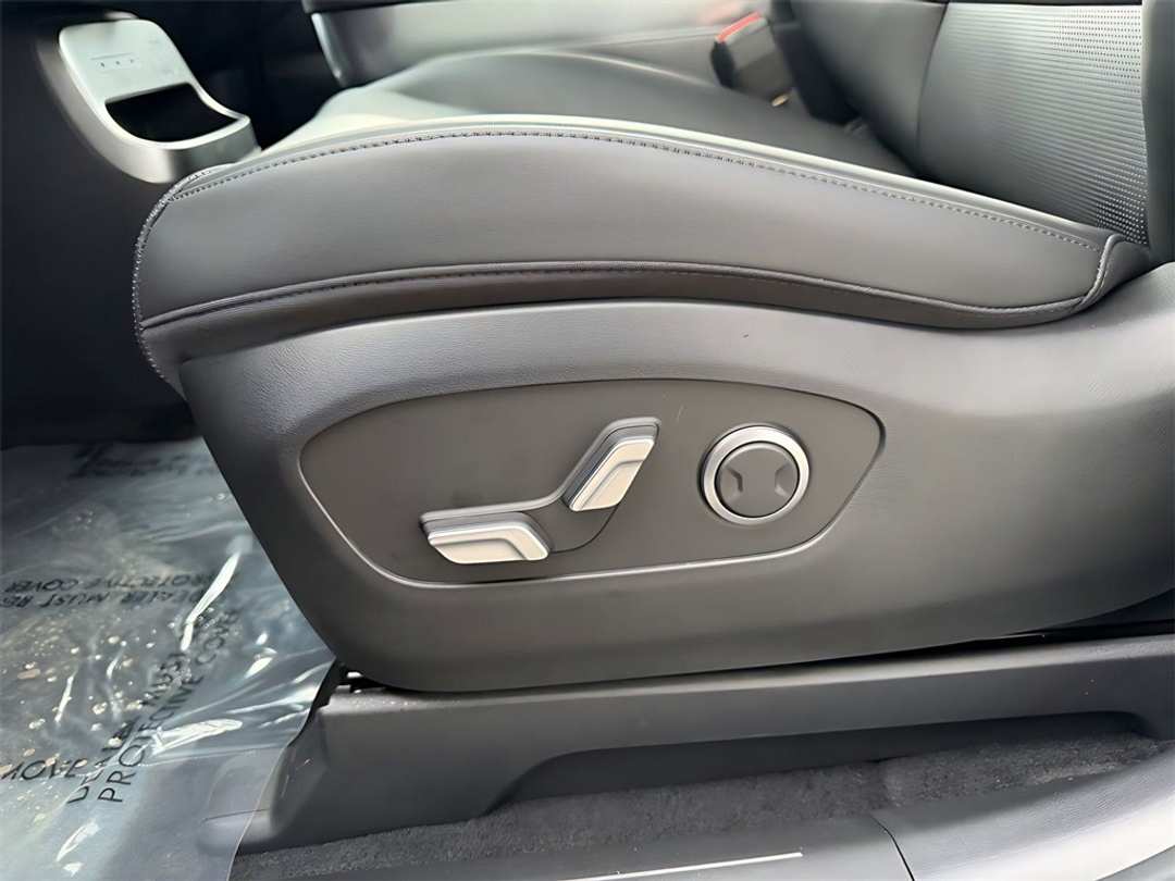 2026 Hyundai Ioniq 9 SEL - Image 13