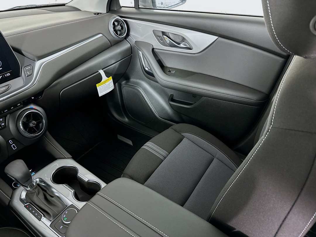 2025 Chevrolet Blazer LT - Image 24