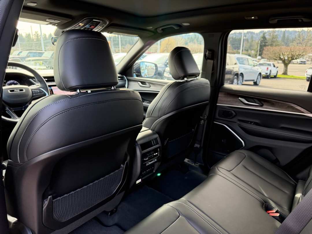 2026 Jeep Grand Cherokee Limited - Image 32