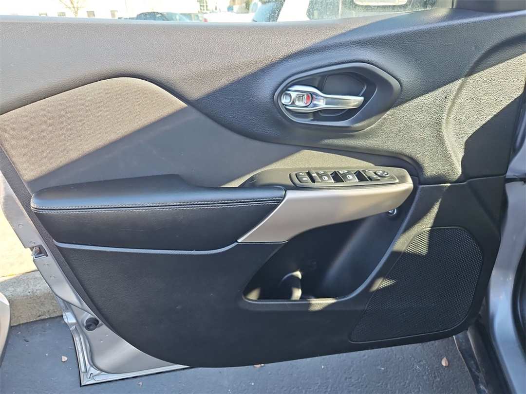 2018 Jeep Cherokee Altitude - Image 10