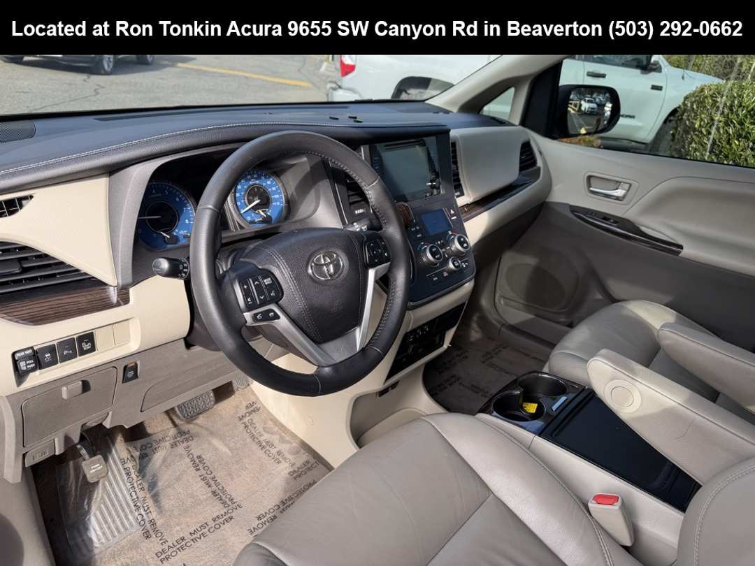 2017 Toyota Sienna XLE - Image 15