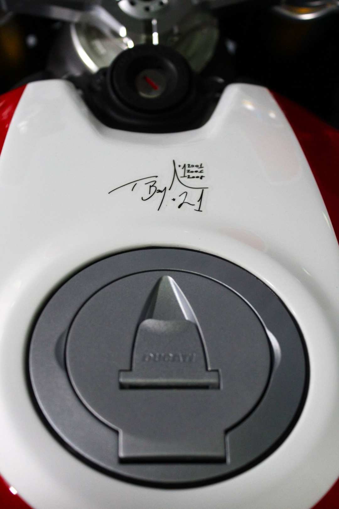 2023 Ducati Panigale V2 Bayliss 1St Championship 20Th Anniversary - Image 6