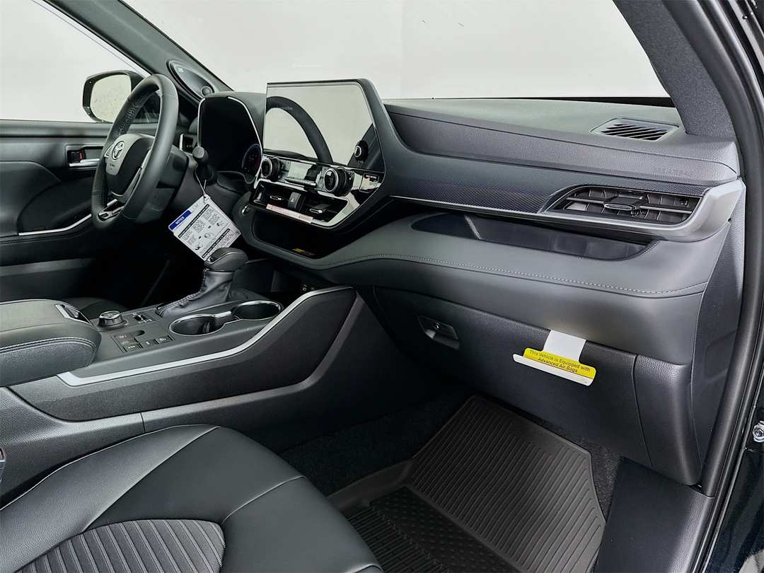 2026 Toyota Highlander XSE - Image 32