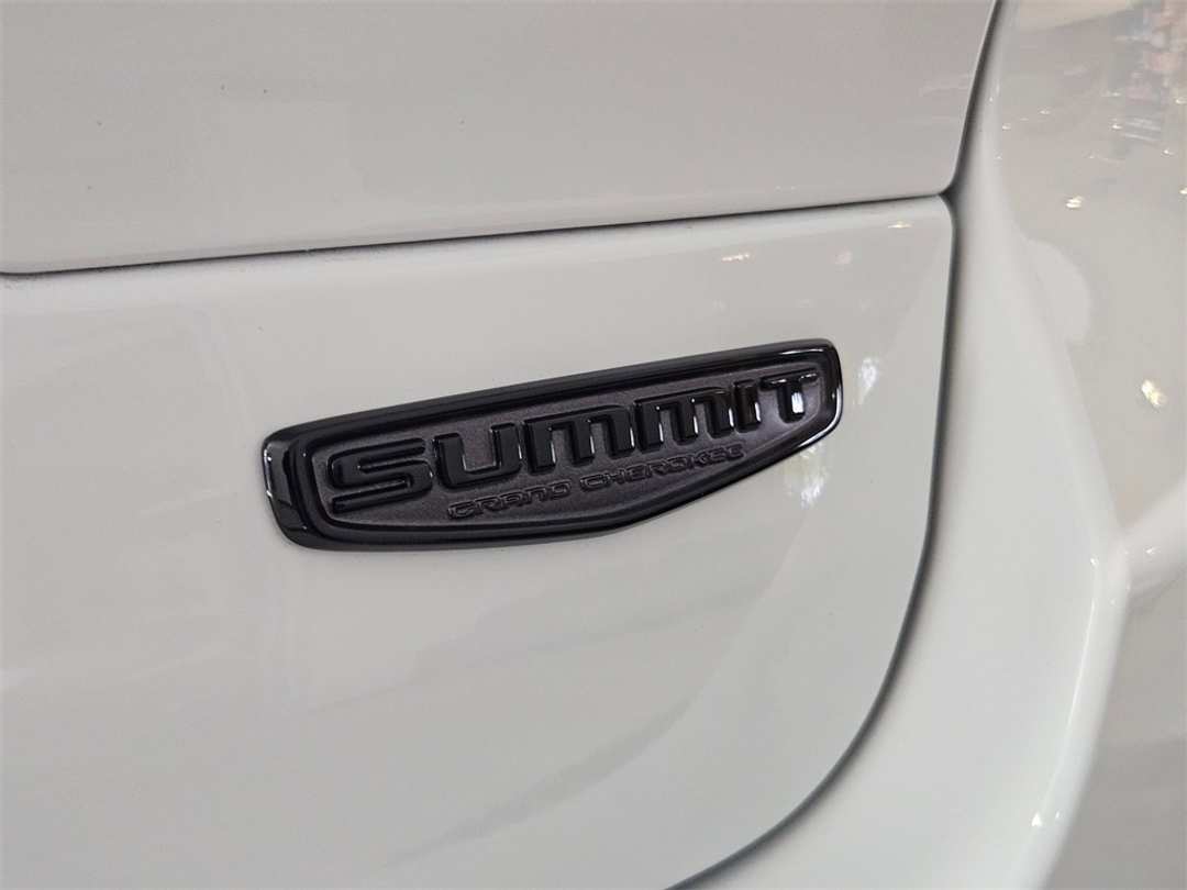 2025 Jeep Grand Cherokee Summit - Image 37
