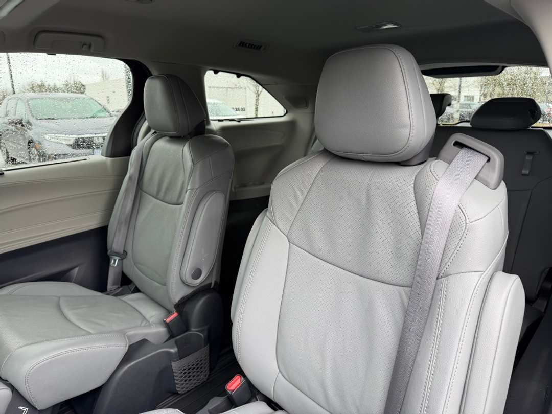 2024 Toyota Sienna Limited - Image 30