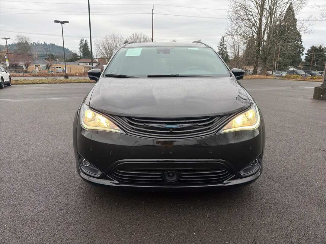 2019 Chrysler Pacifica Limited - Image 2