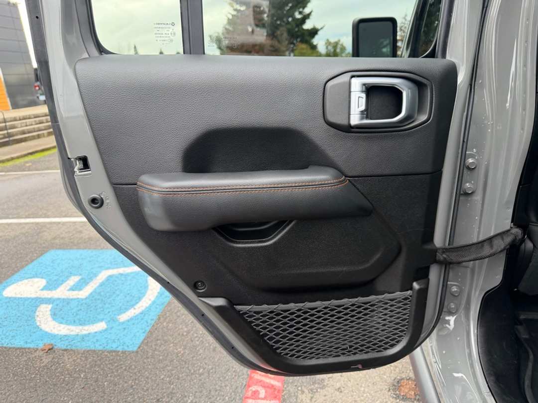 2023 Jeep Gladiator Mojave - Image 27