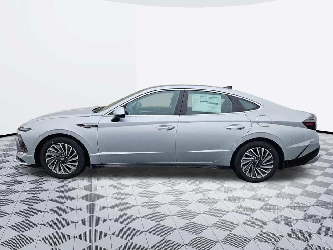 2026 Hyundai Sonata SEL - Image 3