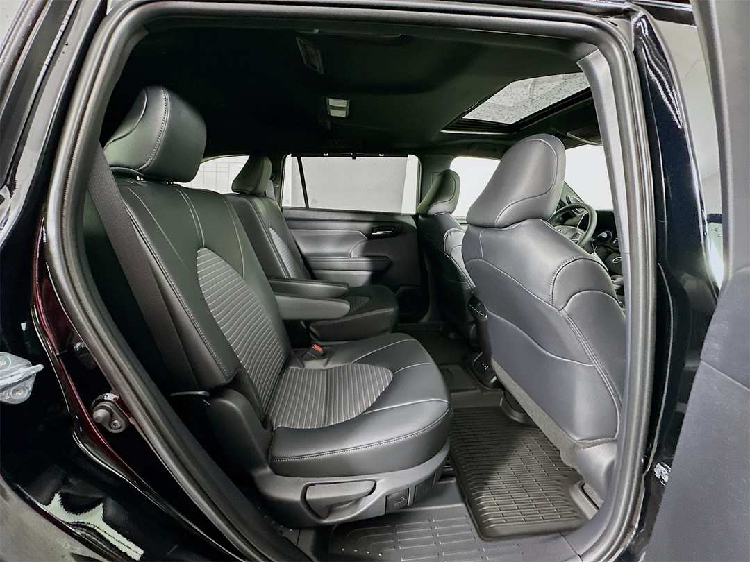 2026 Toyota Highlander XSE - Image 30