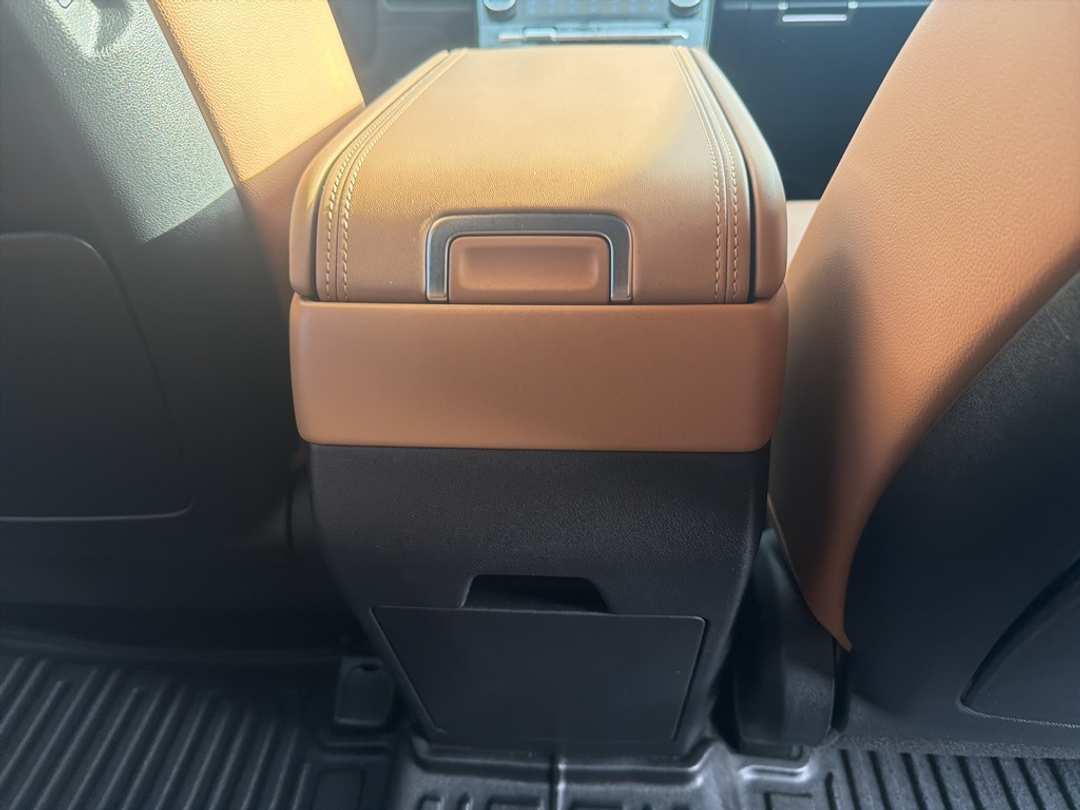 2025 Hyundai Santa Fe Limited - Image 25