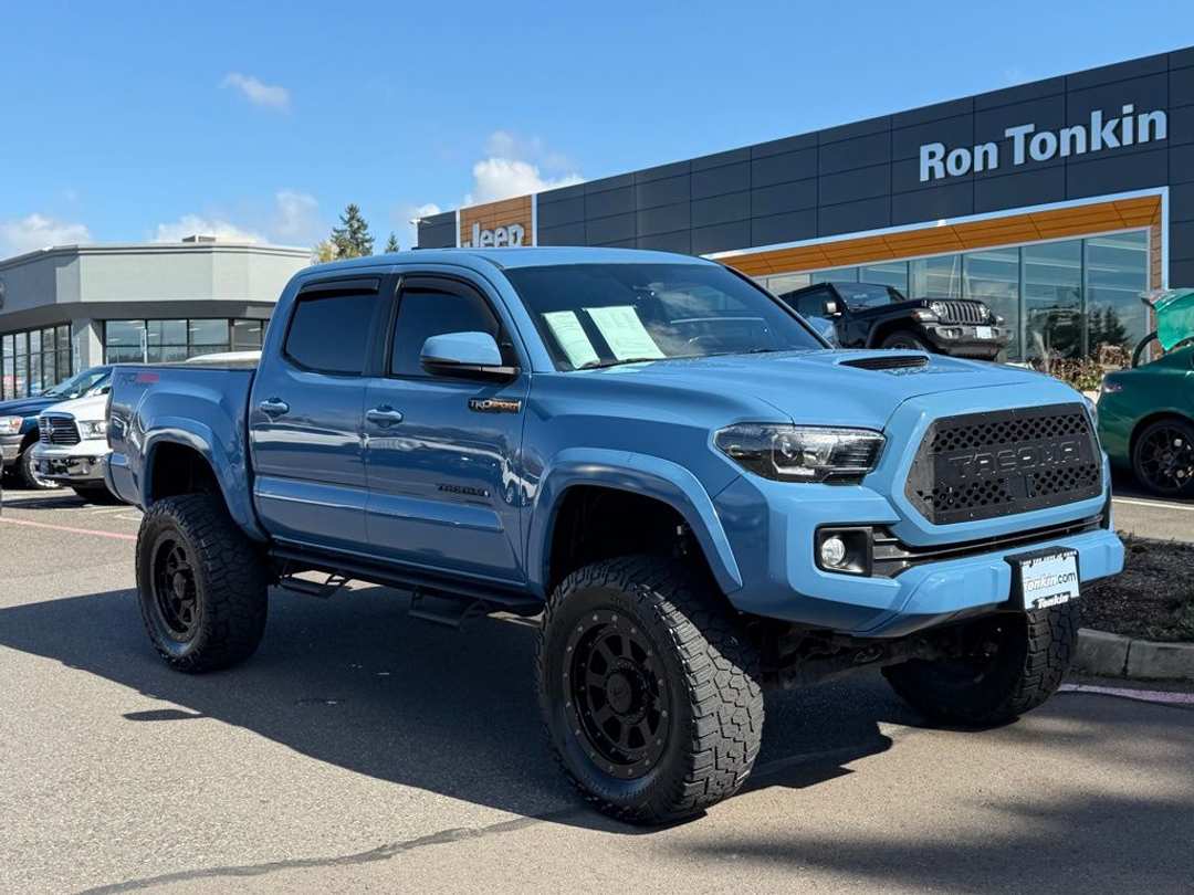2019 Toyota Tacoma TRD Sport - Image 2