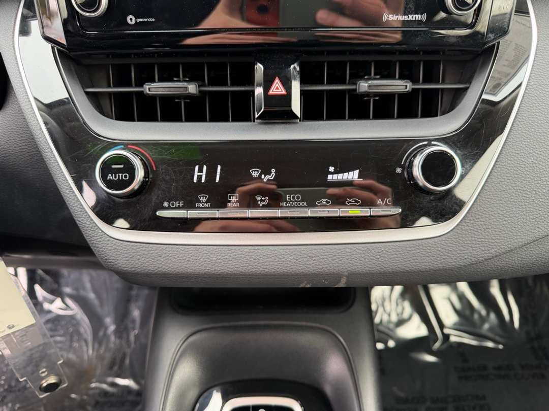 2022 Toyota Corolla LE - Image 23