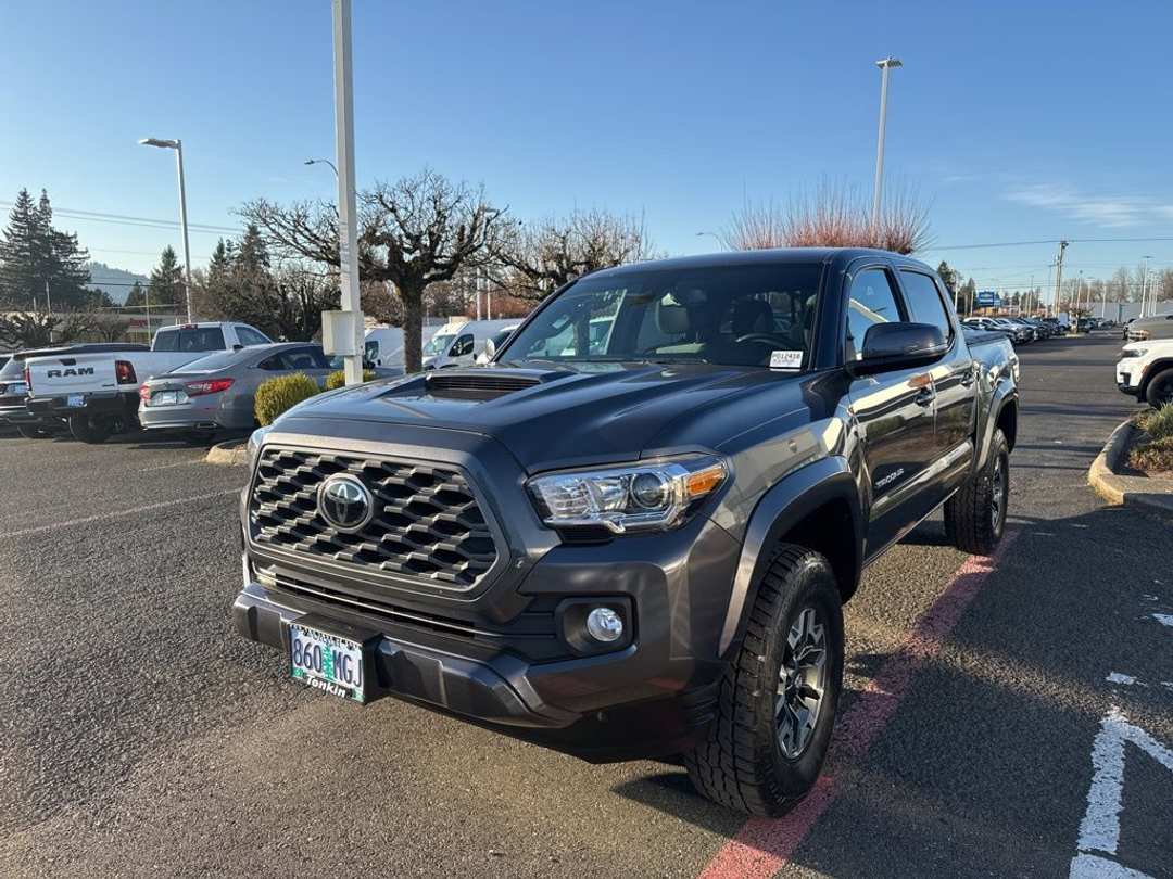 2020 Toyota Tacoma TRD Sport - Image 3