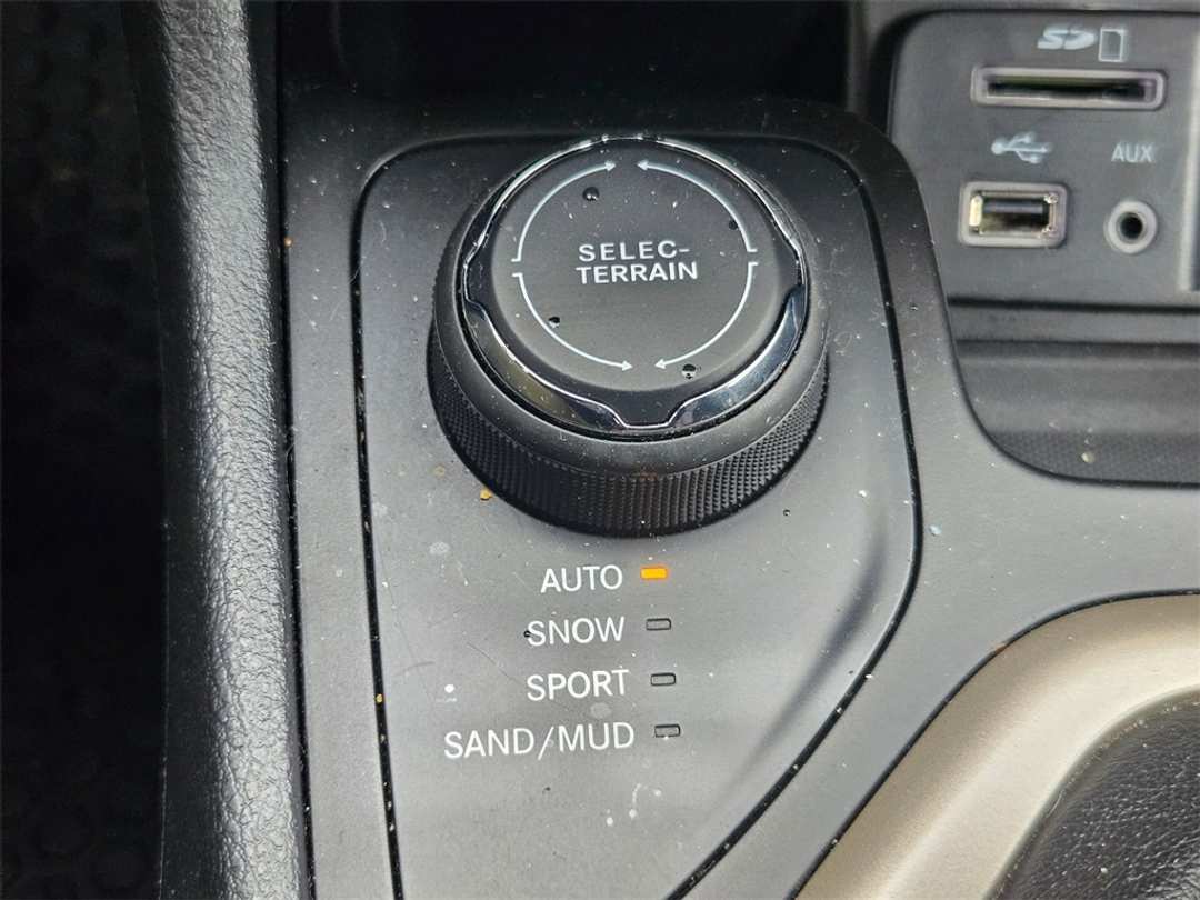 2016 Jeep Cherokee Latitude - Image 23