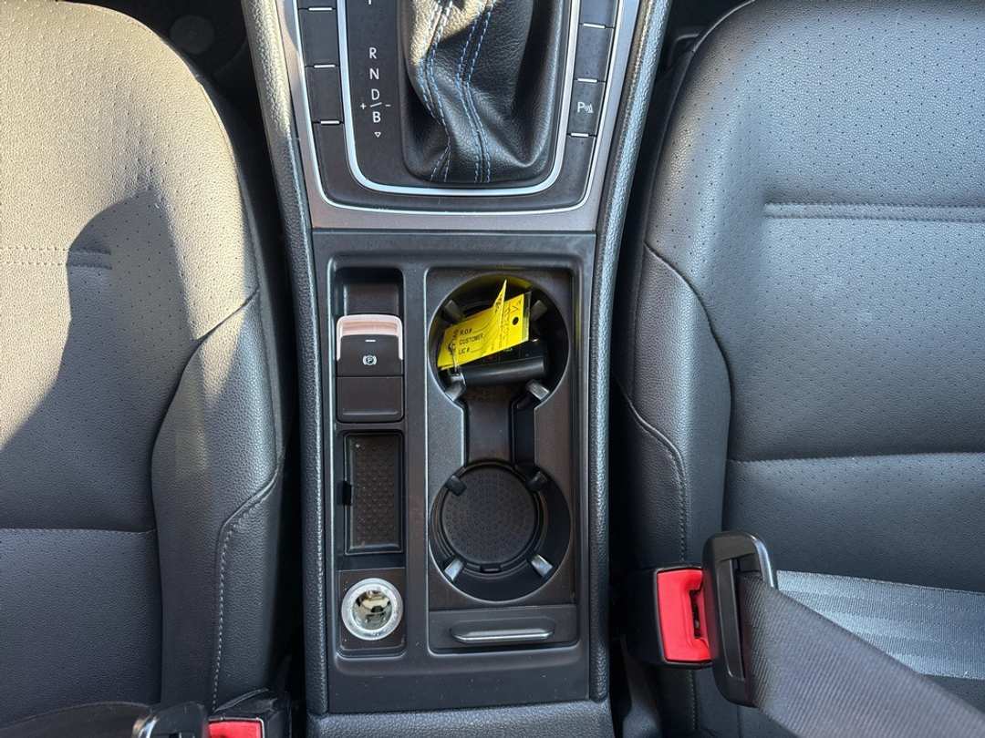 2015 Volkswagen E-Golf SEL Premium - Image 34