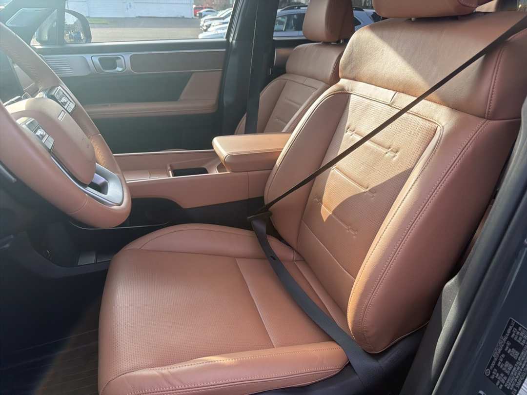 2025 Hyundai Santa Fe Limited - Image 13