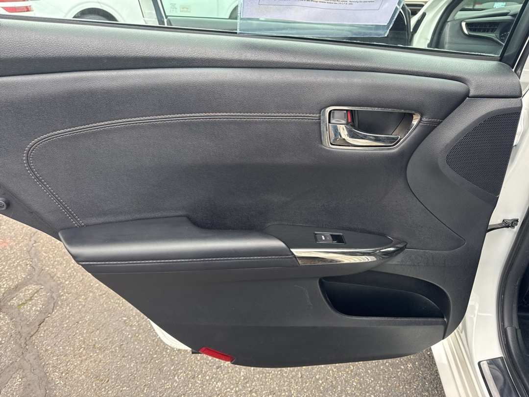 2016 Toyota Avalon - Image 38