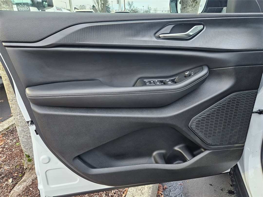 2025 Jeep Grand Cherokee Altitude X - Image 10