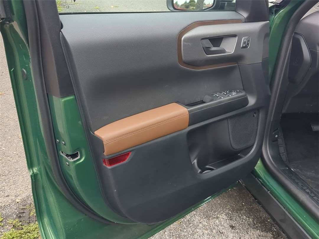 2025 Ford Bronco Sport Outer Banks - Image 9