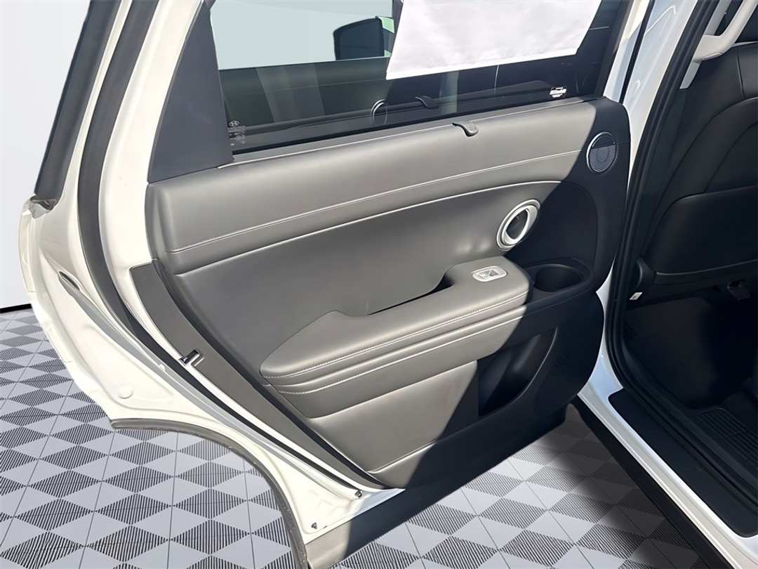 2026 Hyundai Palisade Limited - Image 17