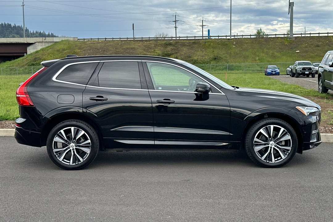 2022 Volvo Xc60 B5 Momentum - Image 2