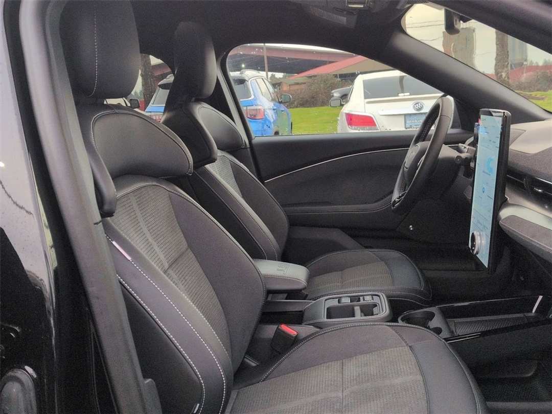 2025 Ford Mustang Mach-E GT - Image 32