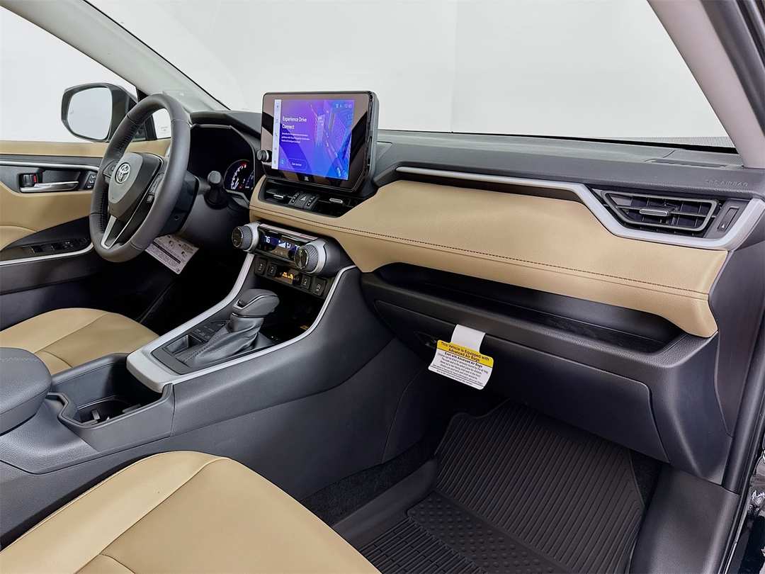 2025 Toyota Rav4 XLE Premium - Image 31
