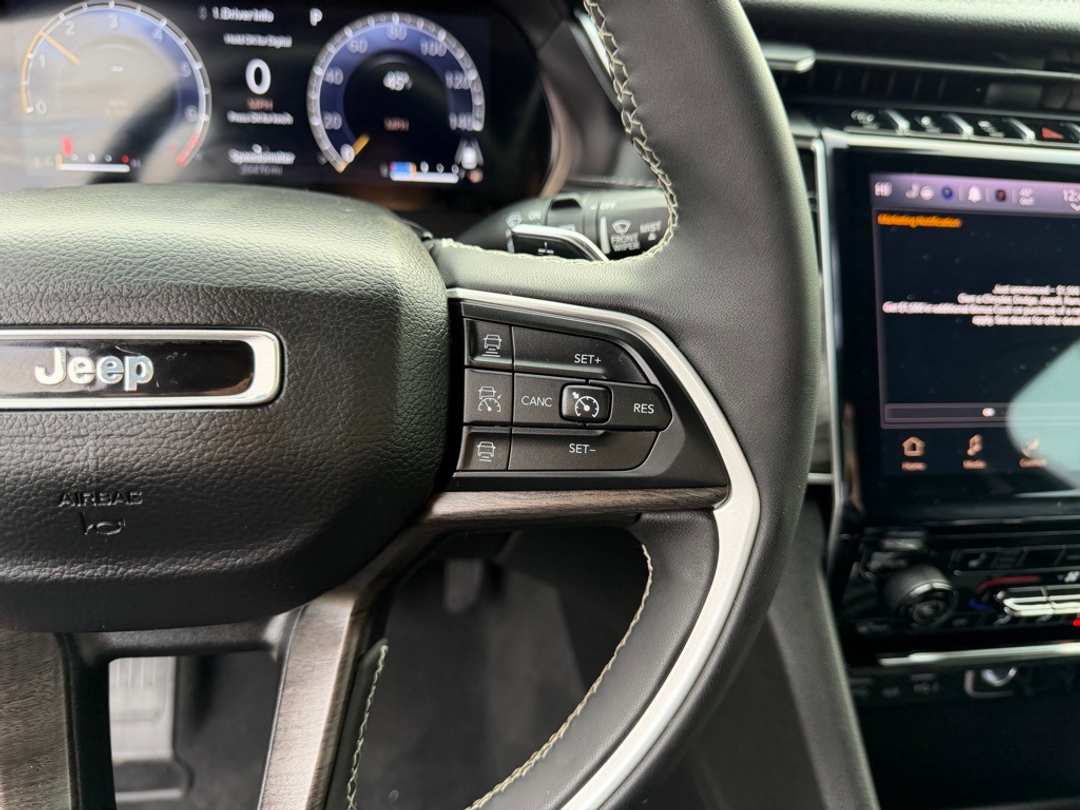 2023 Jeep Grand Cherokee Limited - Image 19