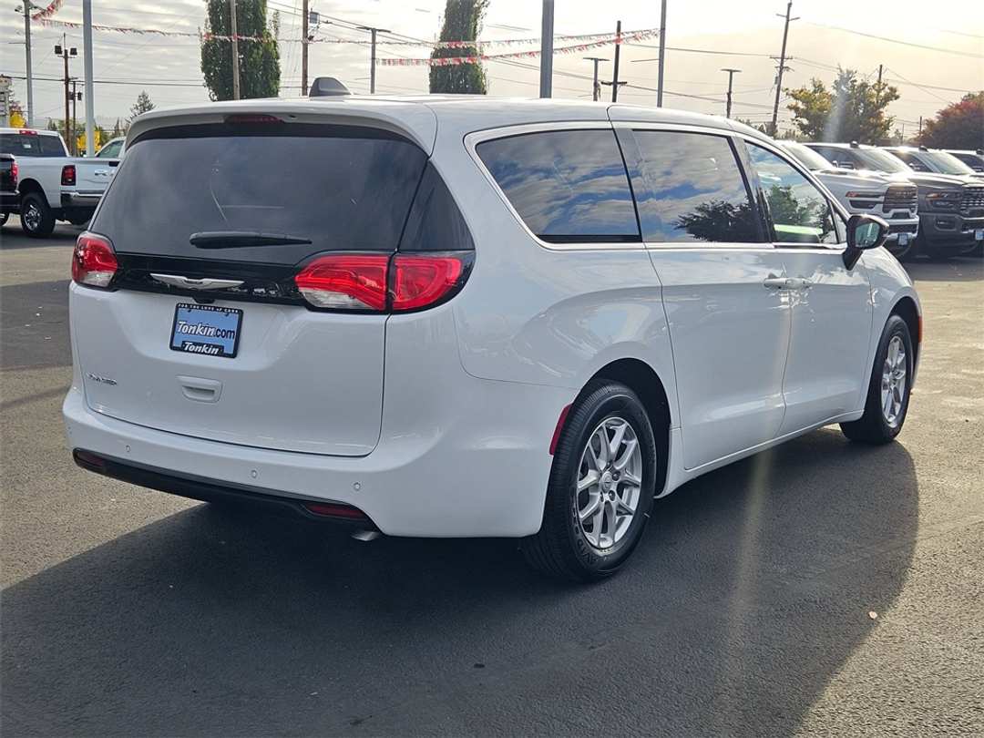 2026 Chrysler Voyager LX - Image 6