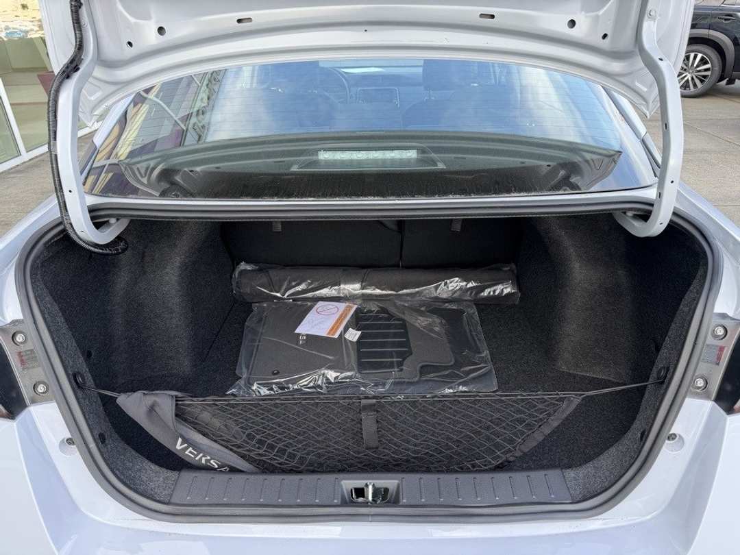 2025 Nissan Versa 1.6 SV - Image 10