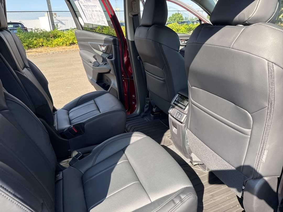 2025 Subaru Ascent Onyx Edition Touring - Image 36