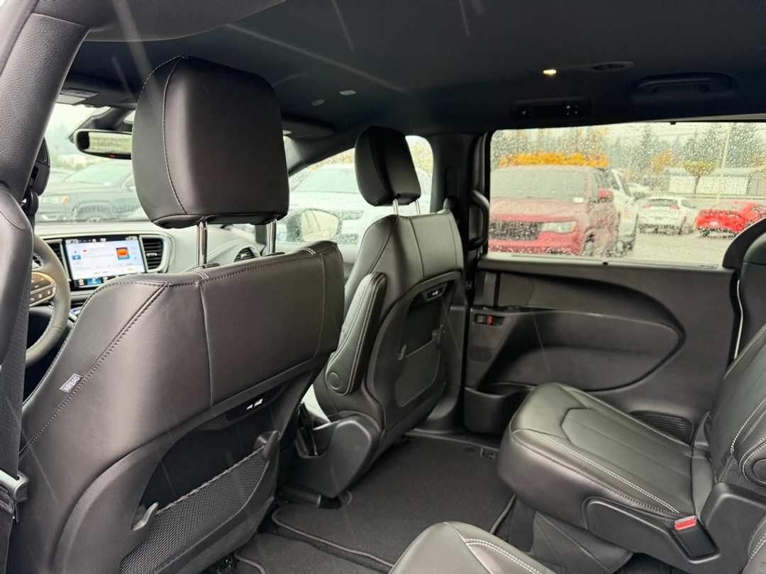 2026 Chrysler Pacifica Select - Image 28