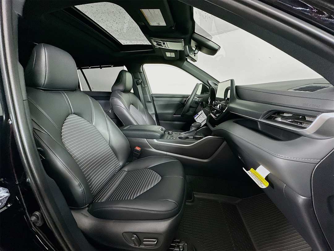 2026 Toyota Highlander XSE - Image 31