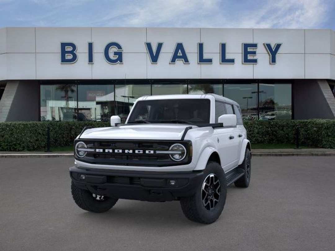 2026 Ford Bronco Outer Banks - Image 2