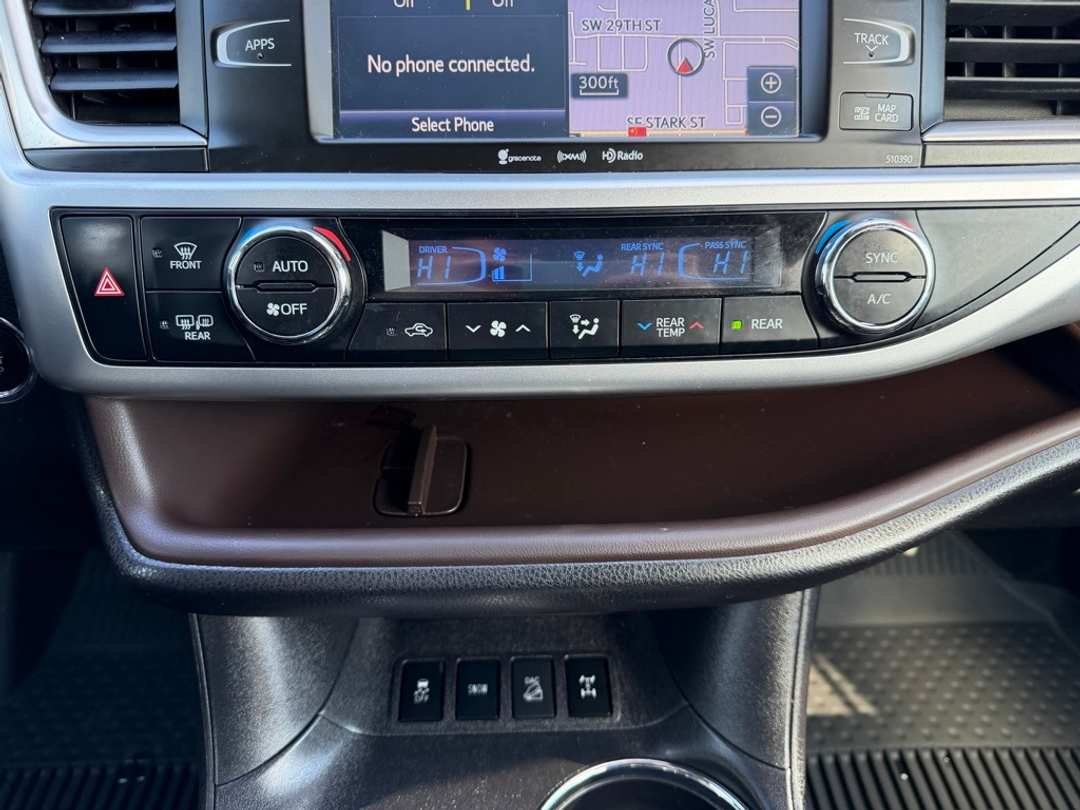 2019 Toyota Highlander XLE - Image 24