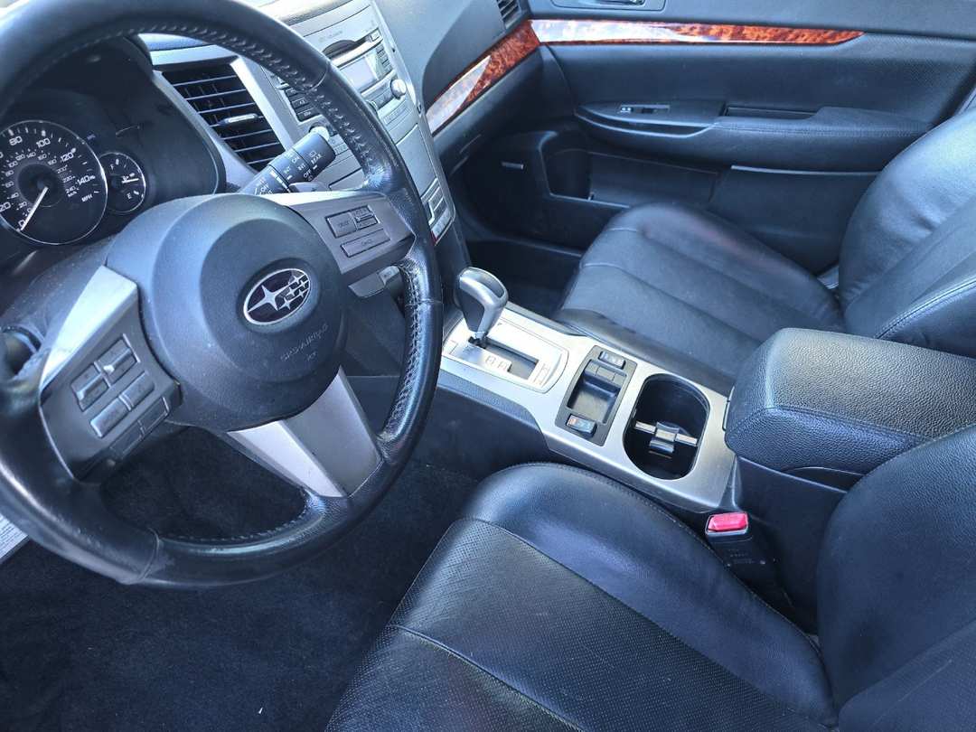 2011 Subaru Outback 2.5i - Image 9