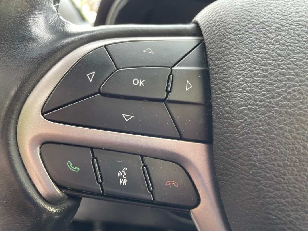 2019 Jeep Grand Cherokee Limited - Image 12