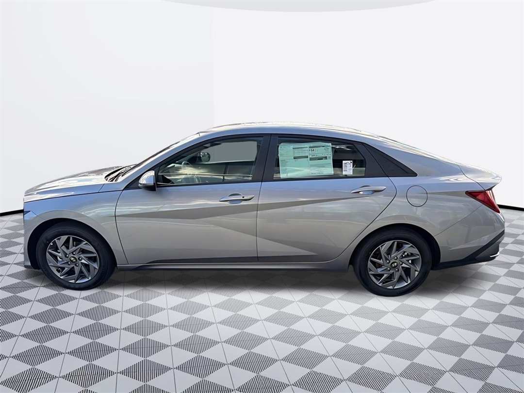 2026 Hyundai Elantra Blue - Image 2