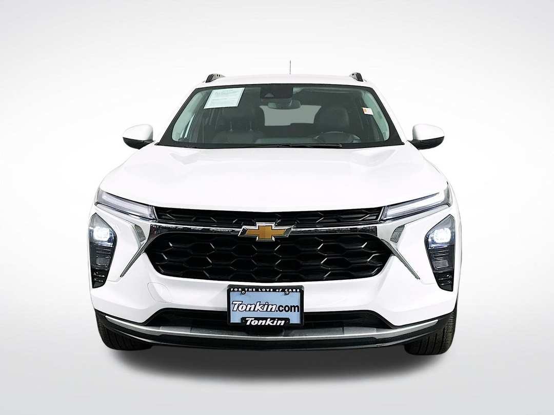 2025 Chevrolet Trax LT - Image 2