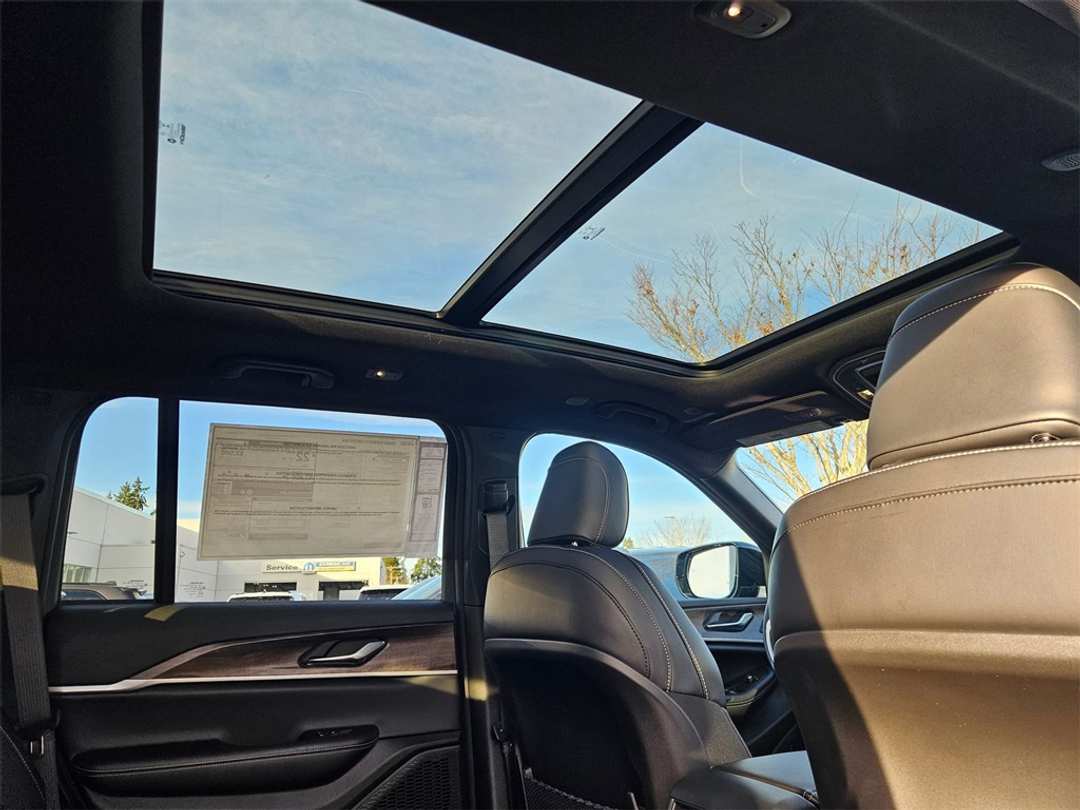 2025 Jeep Grand Cherokee Limited - Image 36