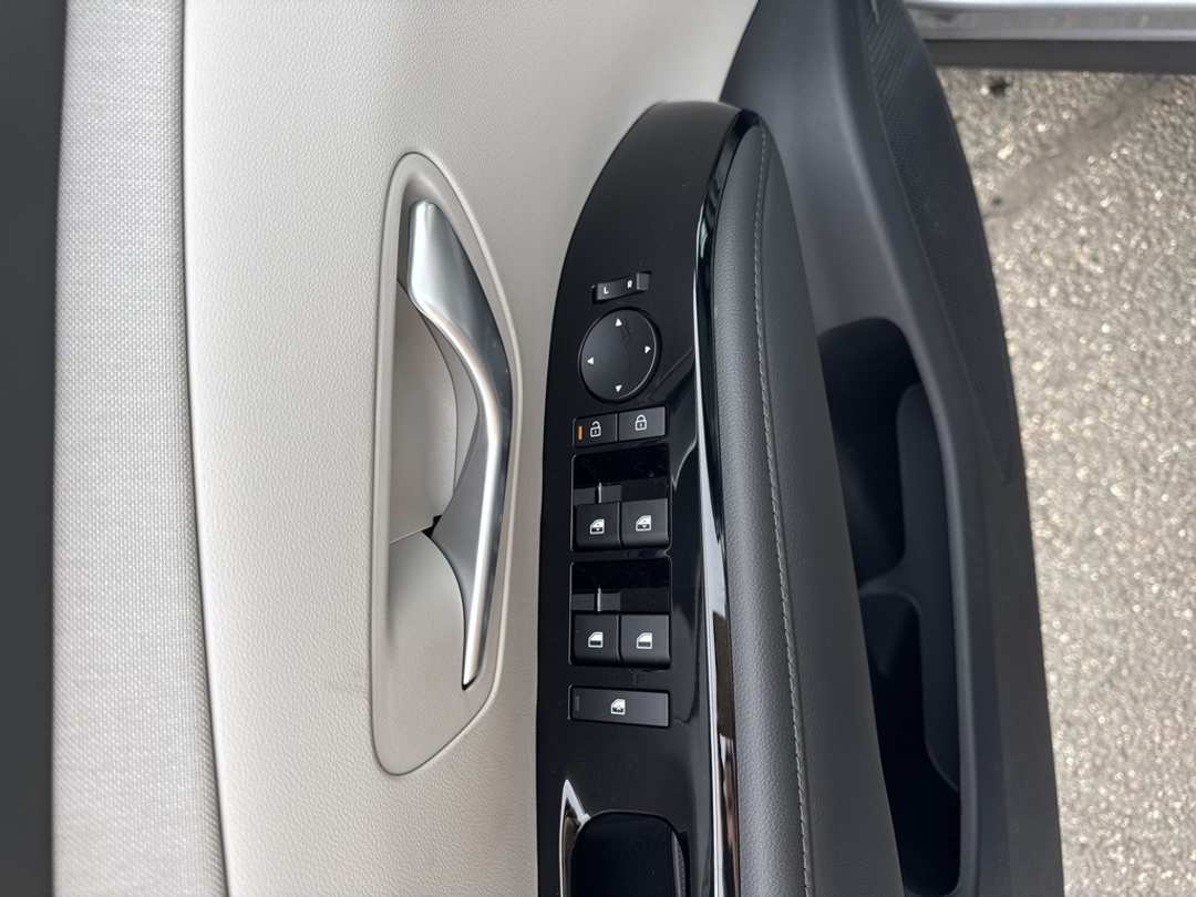 2025 Hyundai Tucson Limited - Image 16